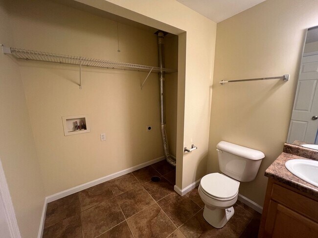 Building Photo - Lindbergh Apartment!