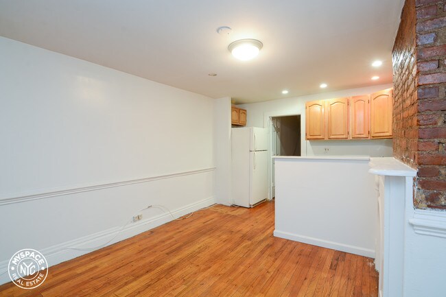 Building Photo - 355A Monroe St