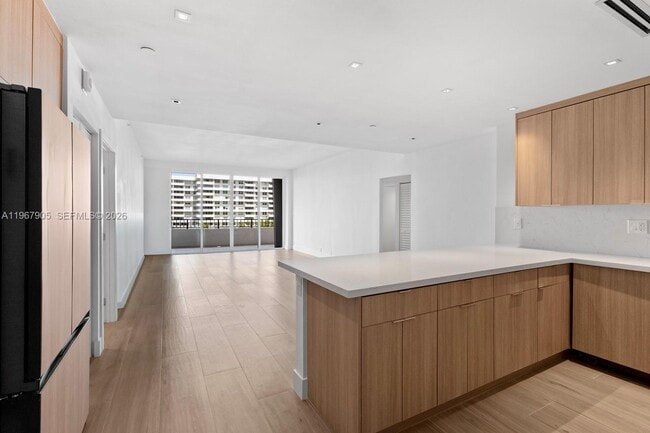 Foto del edificio - 251 Crandon Blvd