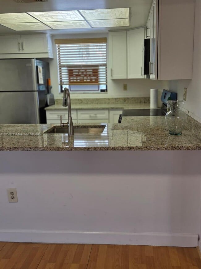 Foto del edificio - 10823 NW 7th St