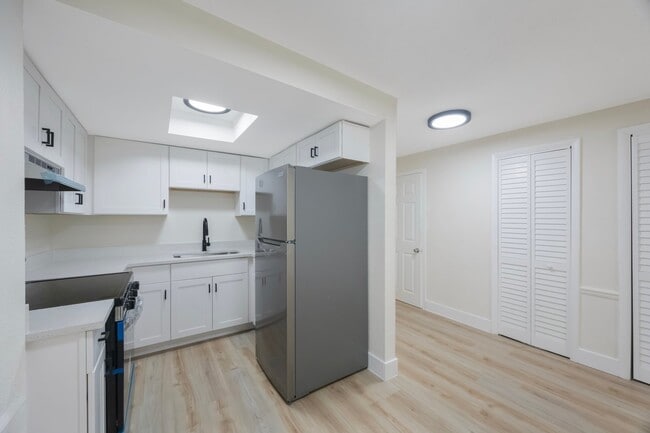 Photo - 2753 53rd Ave N (Saint Petersburg, FL) Apartment