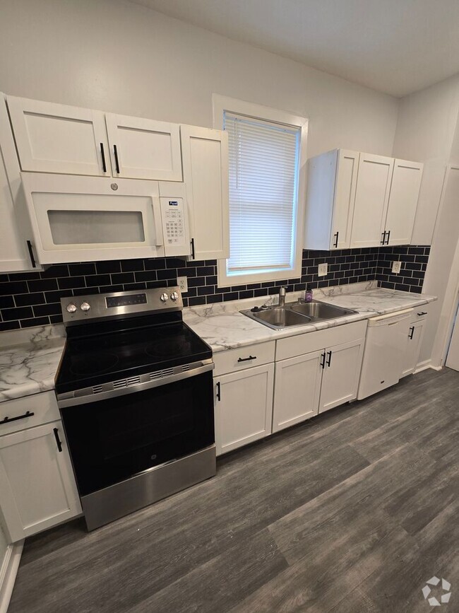 Building Photo - 41 S Oakley Ave