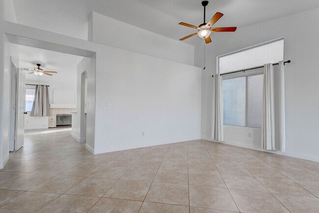 Foto del edificio - 2205 Riderwood Ave