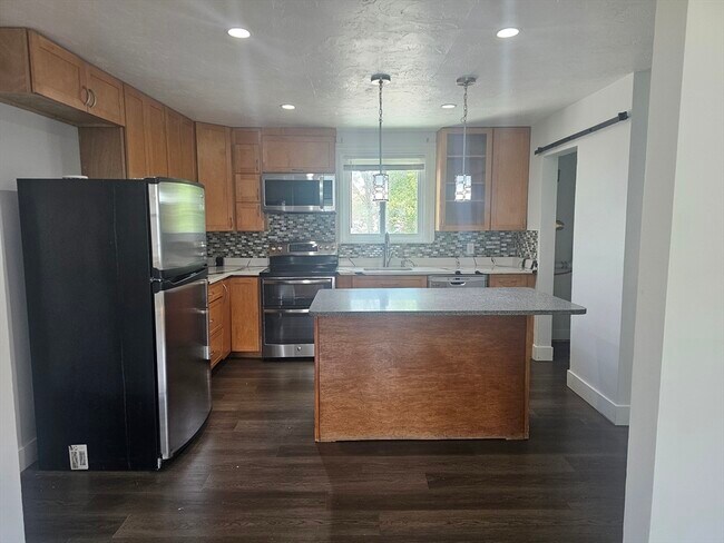 Building Photo - 304 Wood Ave