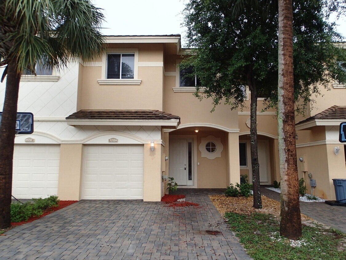 Foto principal - 4268 Coventry Pointe Way