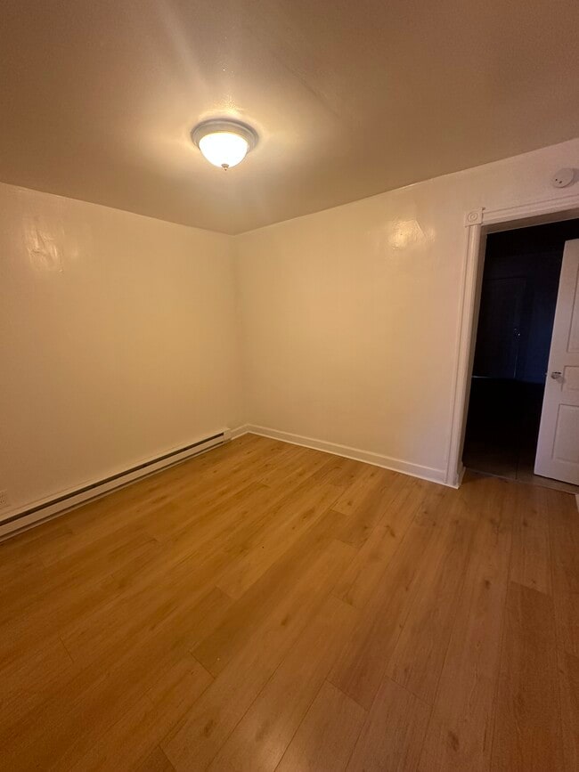 Building Photo - 636 Ridge Ave