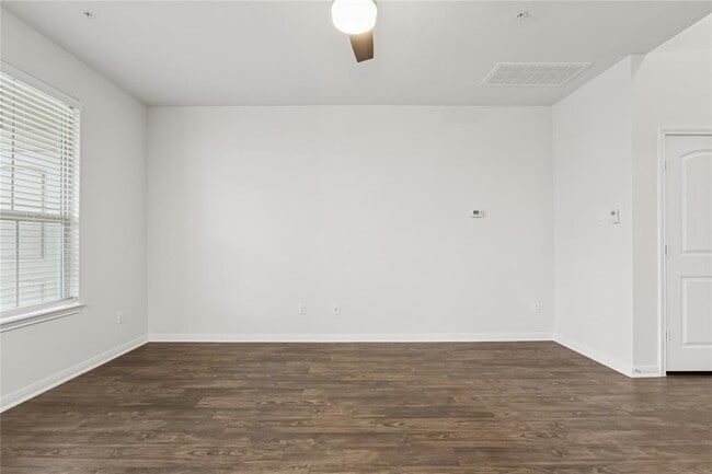 Building Photo - 1200 10th St