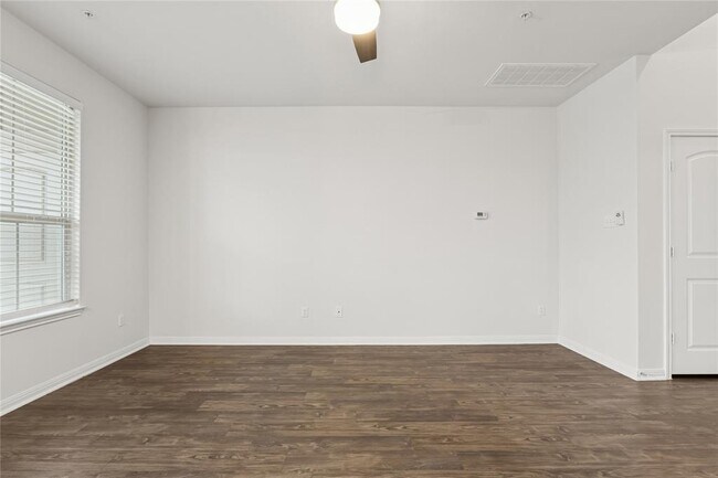 Foto del edificio - 1200 10th St