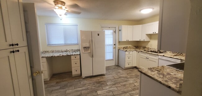 Building Photo - 714 E Crawford St