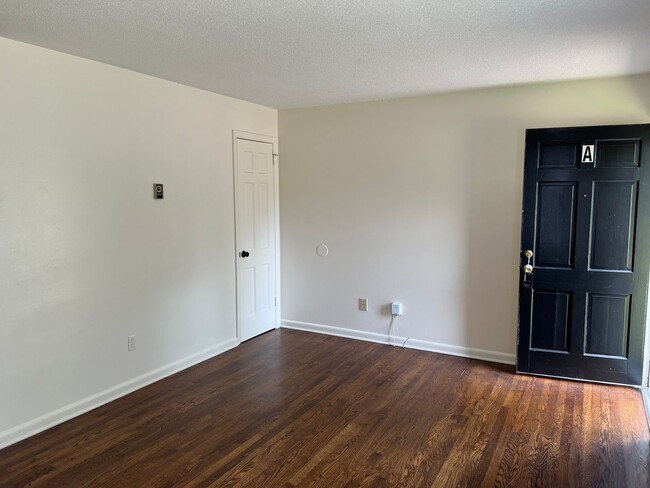 Building Photo - 717 A Grove Avenue, Raleigh- Bev Roberts R...
