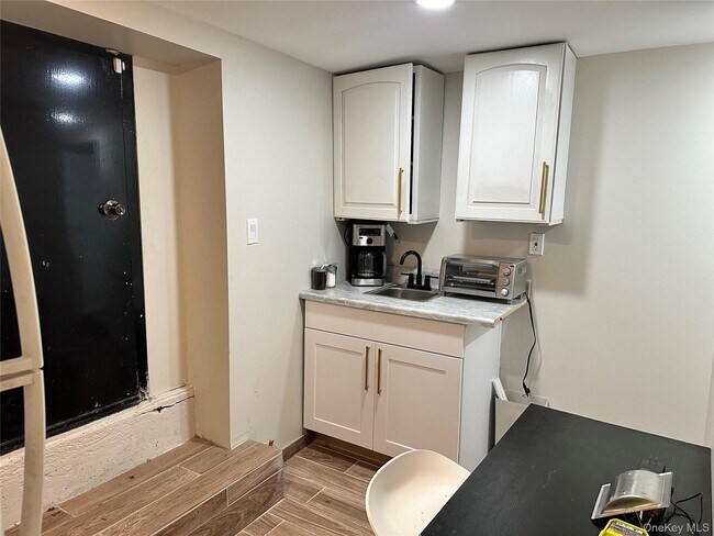 Foto del edificio - 245 Glenhill Ave