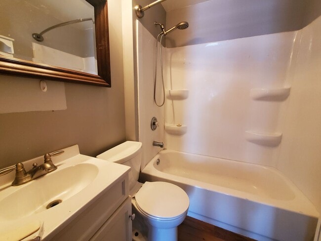 Building Photo - 2 Bedroom Single Family Ranch