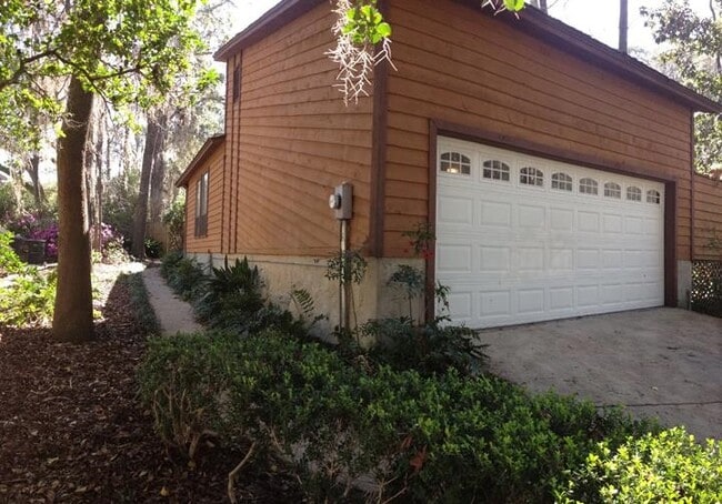 Building Photo - 2983 Bay Shore Dr