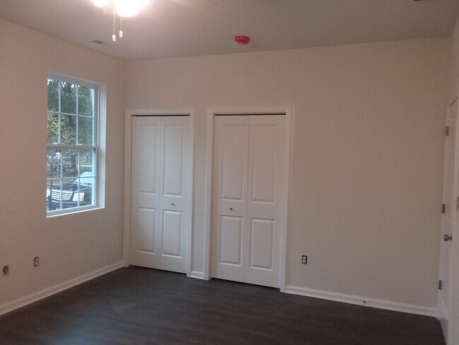Foto del edificio - 347 Canfield Ln