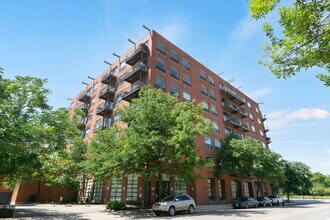 Building Photo - 859 W Erie St