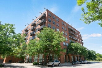 Building Photo - 859 W Erie St