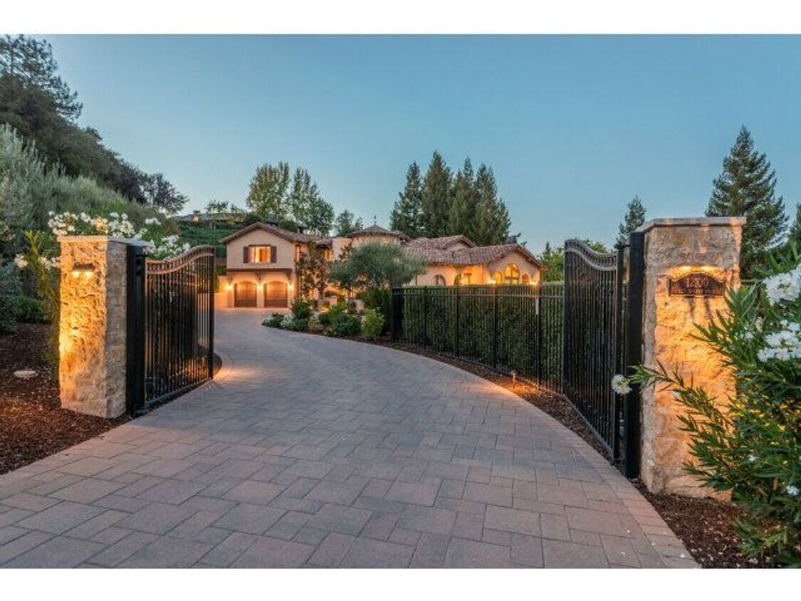 Primary Photo - FABULOUS 4+ bedroom home, LAH, but close t...
