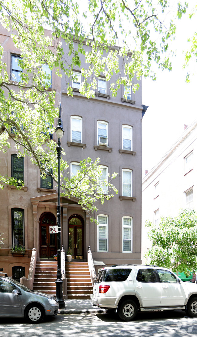 Building Photo - 446 Clinton St