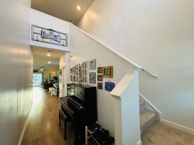 Building Photo - 187 S Reindeer Rd