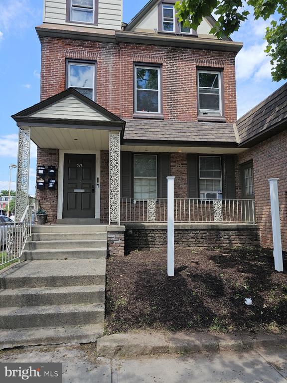 Building Photo - 541 E High St