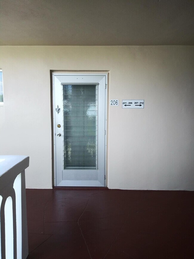 Foto del edificio - 2581 Garden Dr N