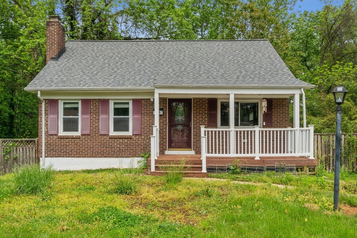 Foto principal - Adorable 4BR/3BA Cape Cod on a Generous 0....