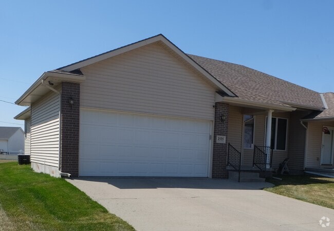Building Photo - 2535 Laverna St