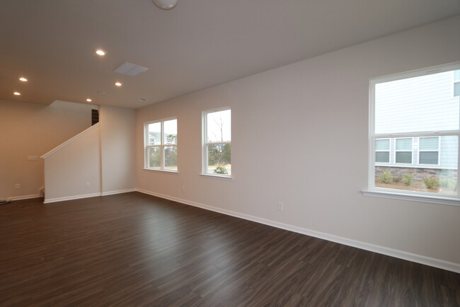 Foto del edificio - 8904 Connover Hall Ave