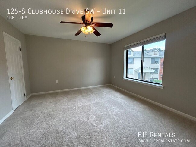 Foto del edificio - 125 Clubhouse Dr SW
