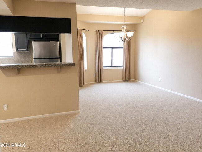Building Photo - 850 S River Dr