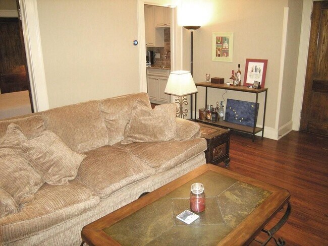 Foto del edificio - 653 N Highland Ave NE