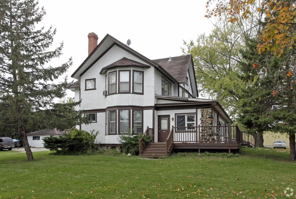 526 Bowers Blvd, Delavan, WI 53115 Apartments in Delavan, WI