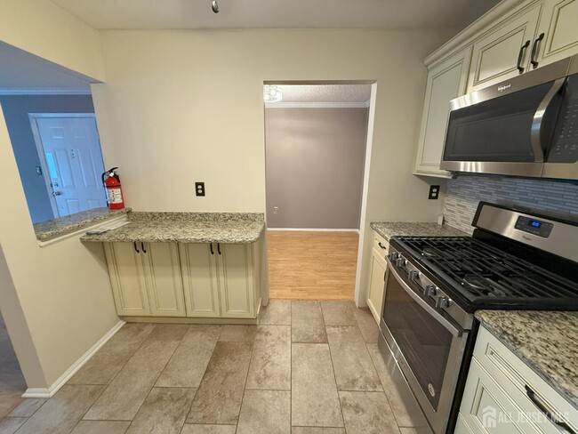 Building Photo - 38 Cheverny Ct