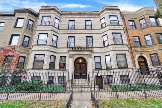 Foto principal - 3824 N Sheffield Ave