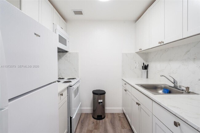 Foto del edificio - 1051 NE 163rd St