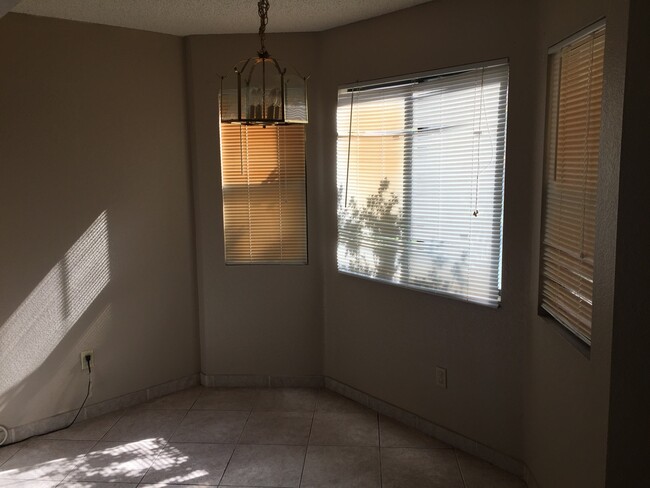 Building Photo - Affordable, Beauty, and Spacious 2Bed 2Bat...