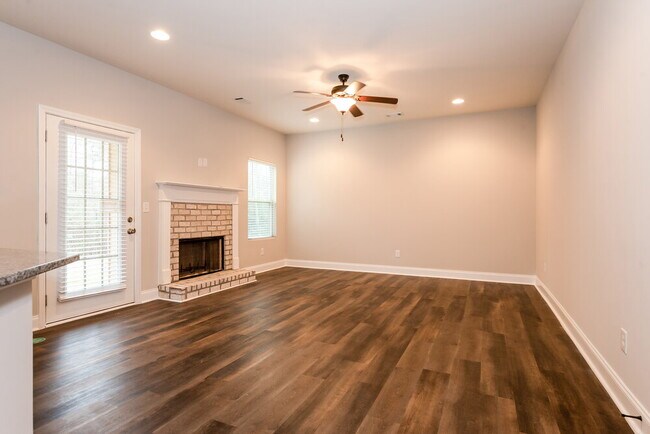 Foto del edificio - 1157 Pebble Ridge Dr