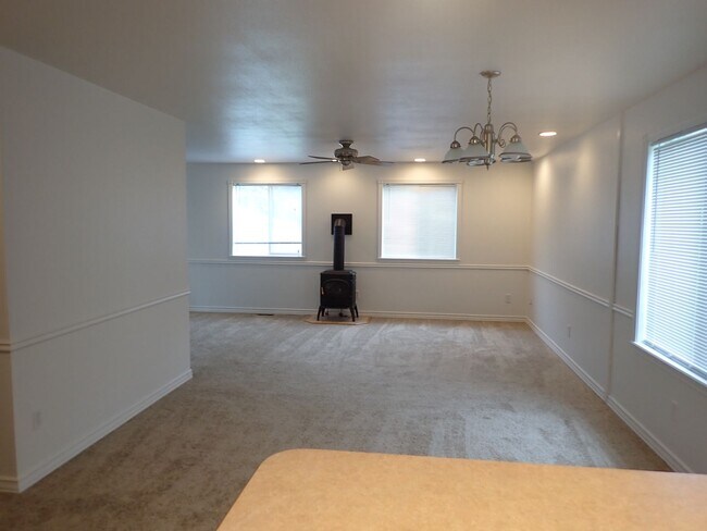 Building Photo - Beautiful 3 bedroom home Enumclaw