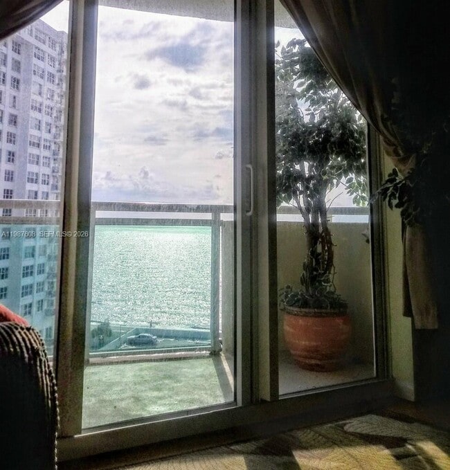 Foto del edificio - 3001 S Ocean Dr