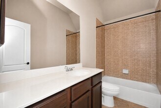 Building Photo - 173 Pinnacle Ridge Dr