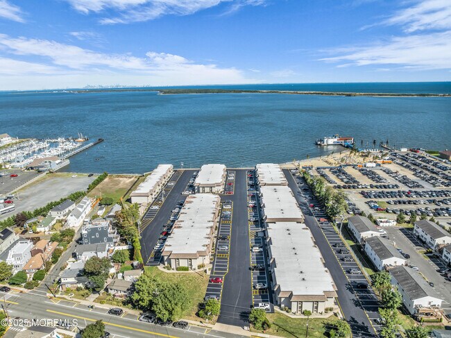 Foto del edificio - 330 Shore Dr