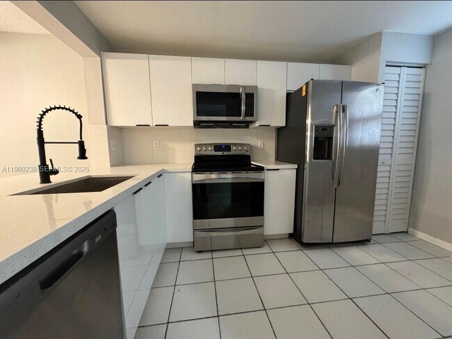 Foto del edificio - 20810 NE 8th Ct