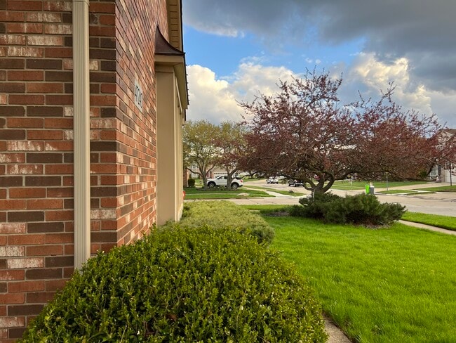 Building Photo - 47240 Freedom Valley Dr