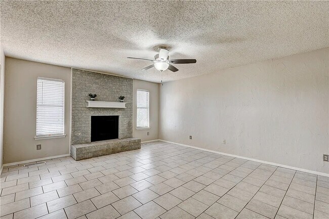 Building Photo - 1709 Apian Way