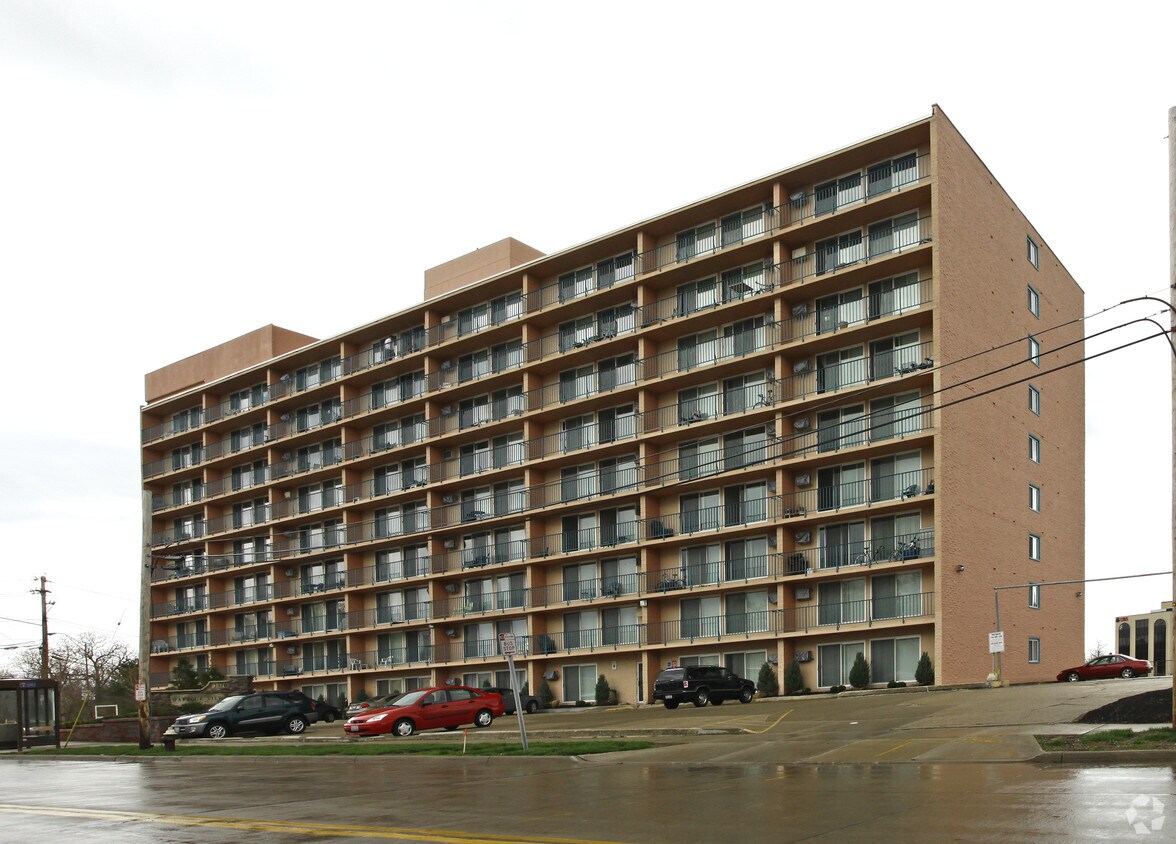 Harbour View Apartments Apartments in Lakewood, OH