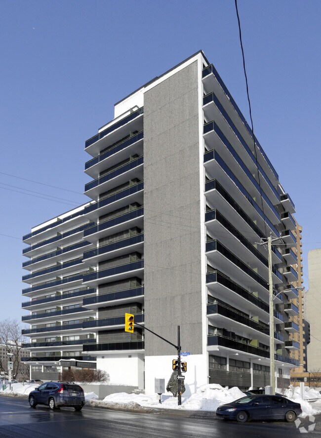 Photo du bâtiment - Stonecliffe Apartments