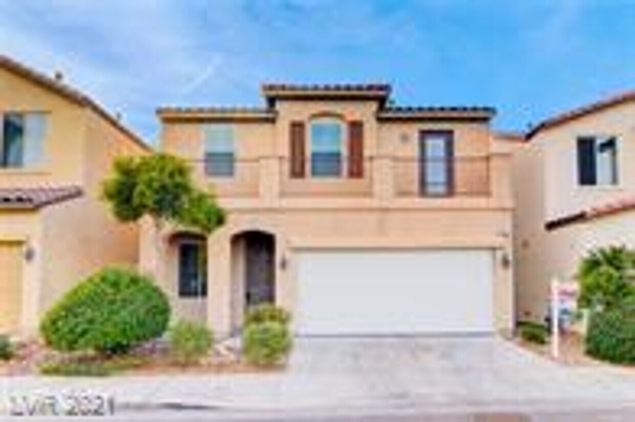 Foto principal - Beautiful 2 story 4 bedroom, 2.5 bathroom, 2 car garage home near Silverado Ranch & St. Rose