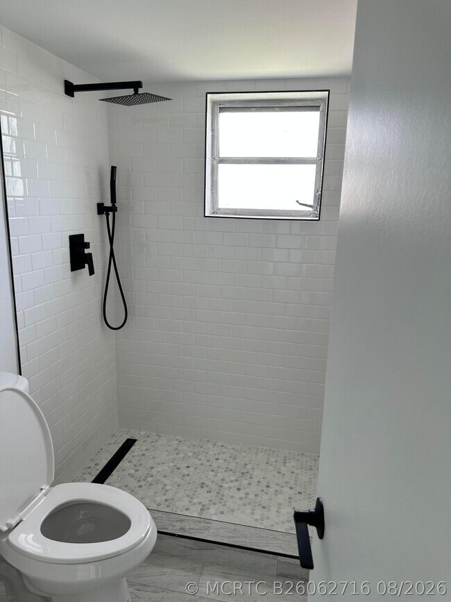 Foto del edificio - 7145 Huntington Ln
