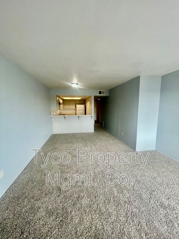 Building Photo - 588 8th St