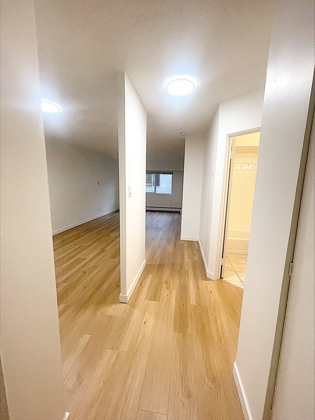 Building Photo - Parkview Terrace - 315